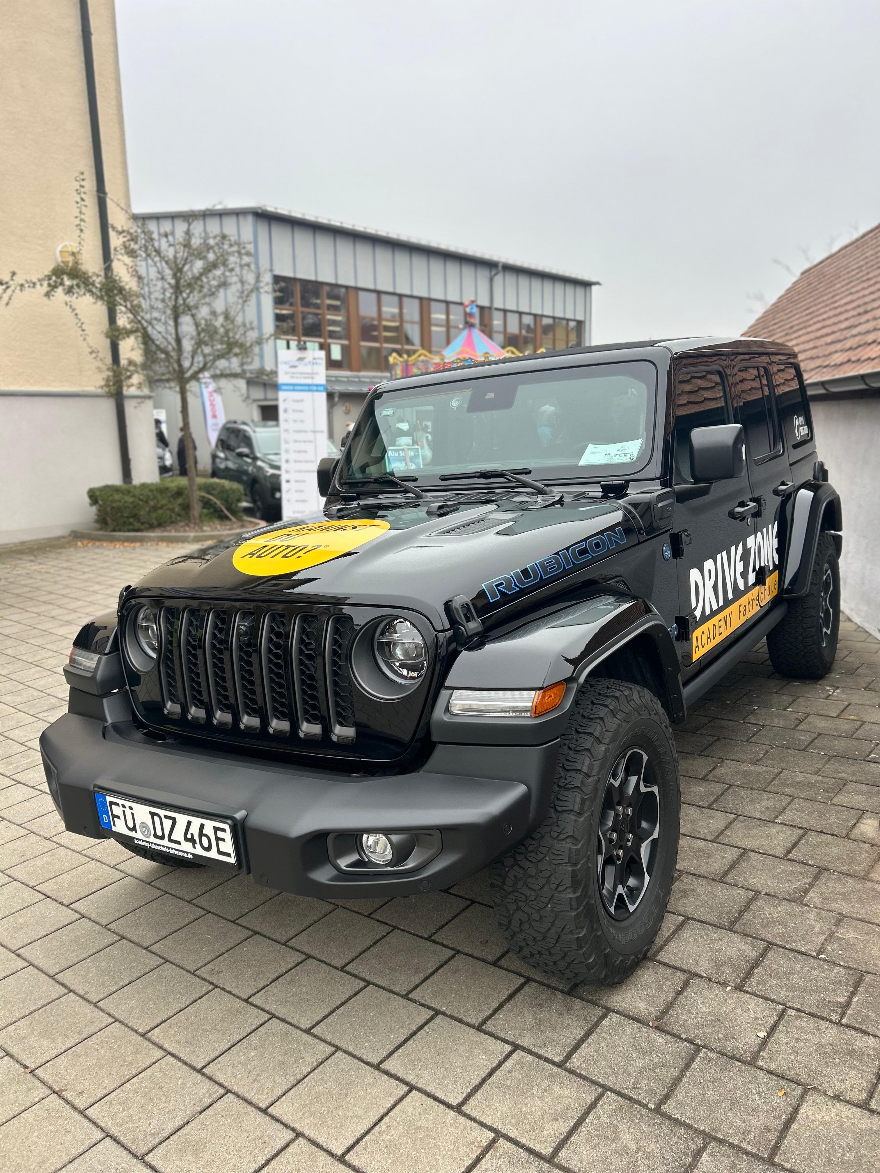 Jeep Wrangler Begleitfahrzeug Zweiradausbildung
